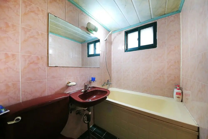 Room 5 of 13
