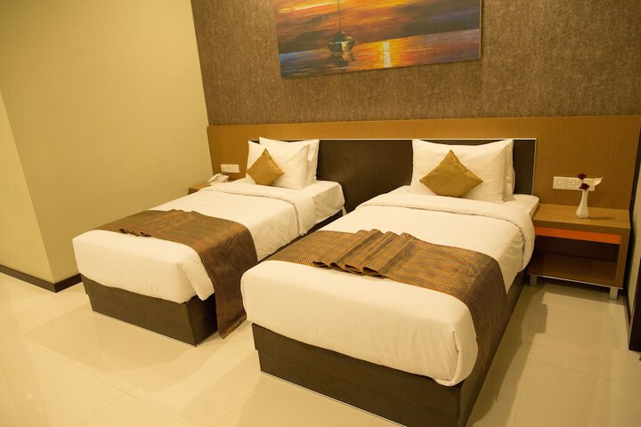 Room 3 of 74