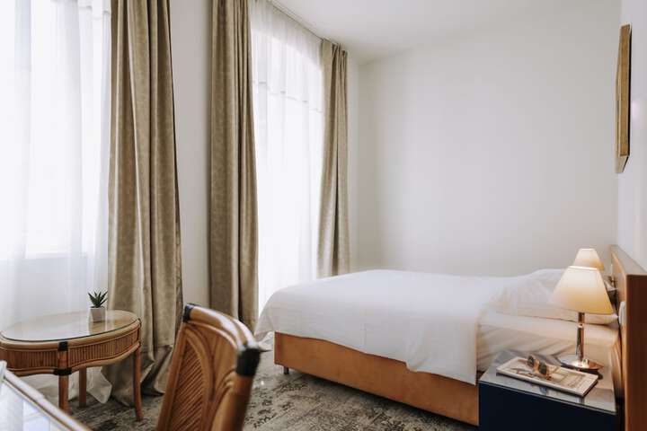 Room 8 of 92