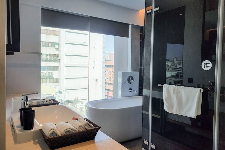 Room 53 of 68