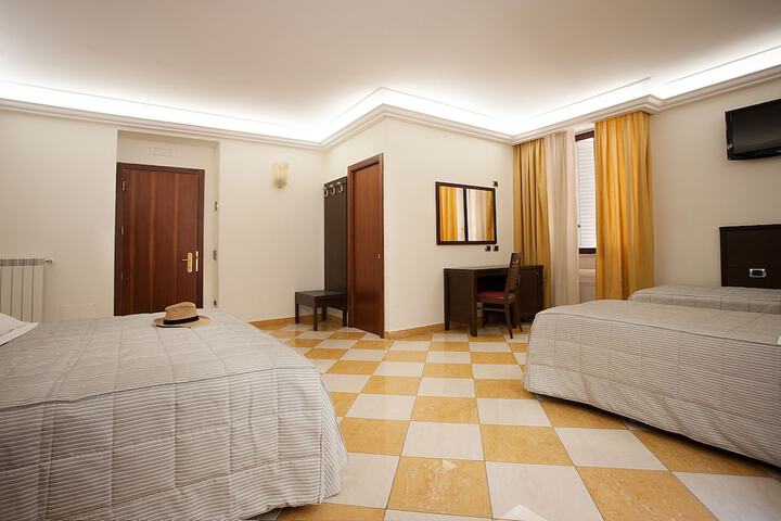 Room 7 of 35