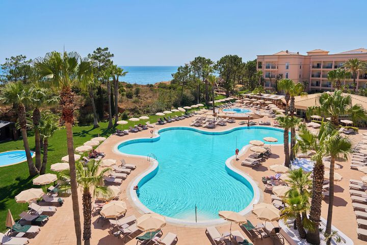 Hotel Pool