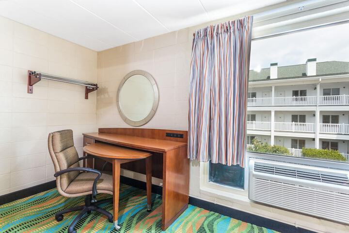 Room 19 of 34