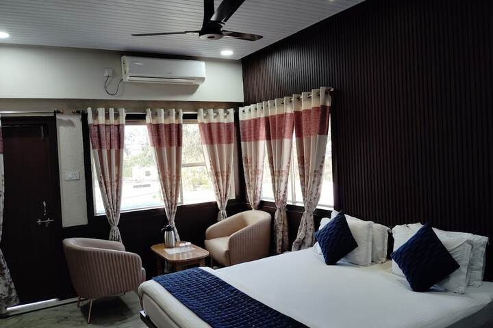 Room 13 of 22
