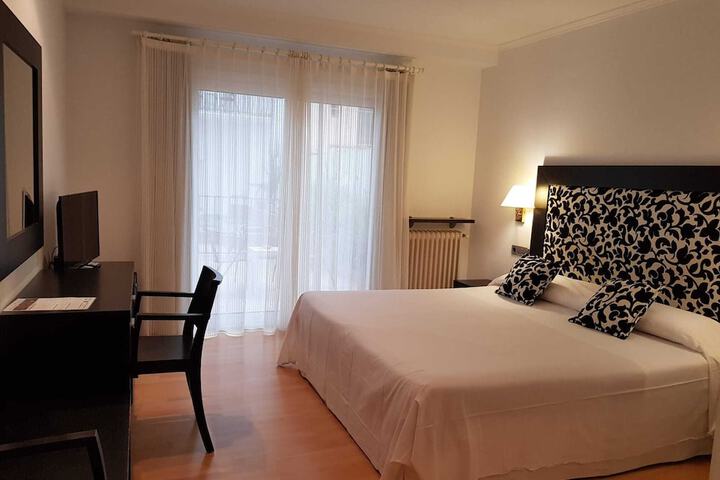 Room 21 of 102