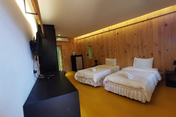 Room 3 of 82