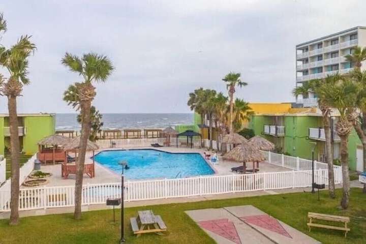 Pools & Facilities