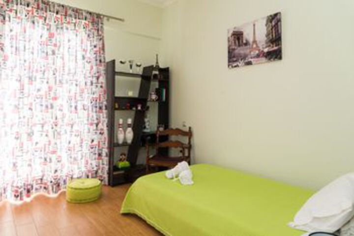 Room 9 of 42