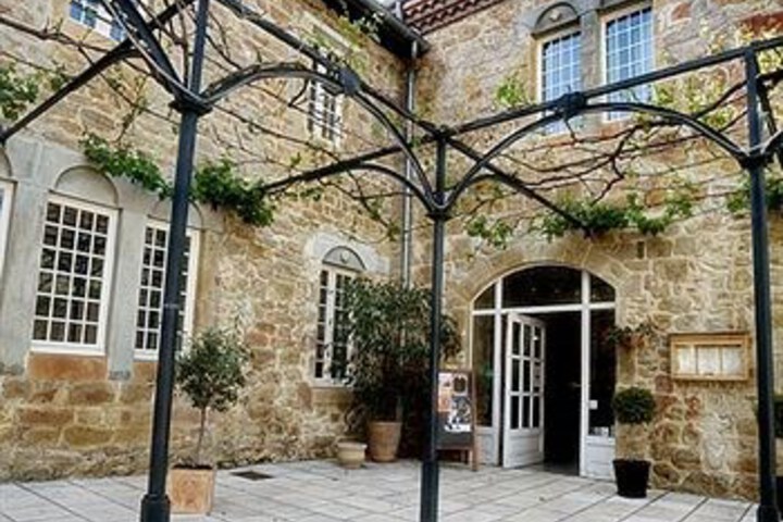 Hotel Exterior 4 of 25