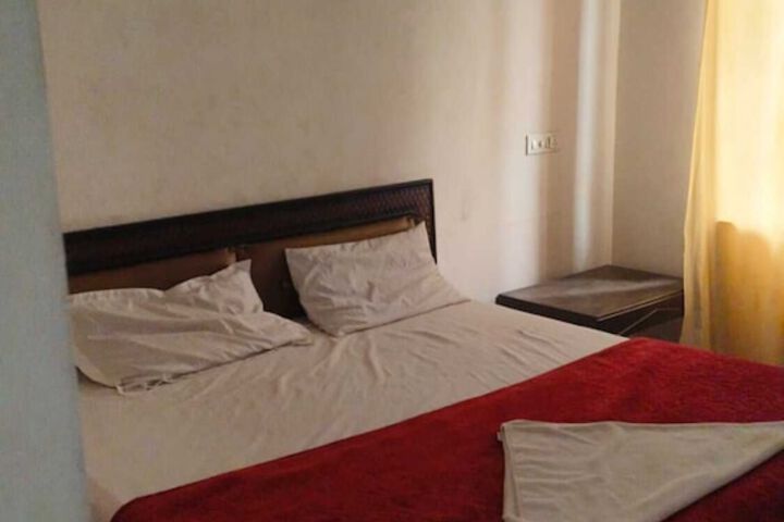 Room 8 of 28