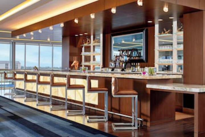 Lounge 163 of 285