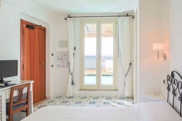 Room 14 of 111