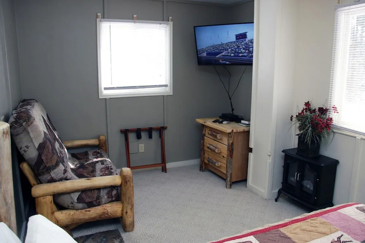 Room 6 of 24