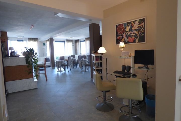 Business Center 20 of 28