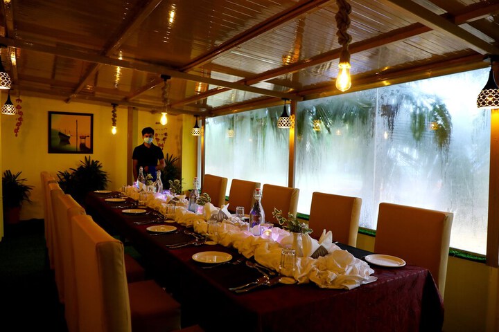 Dining 16 of 23