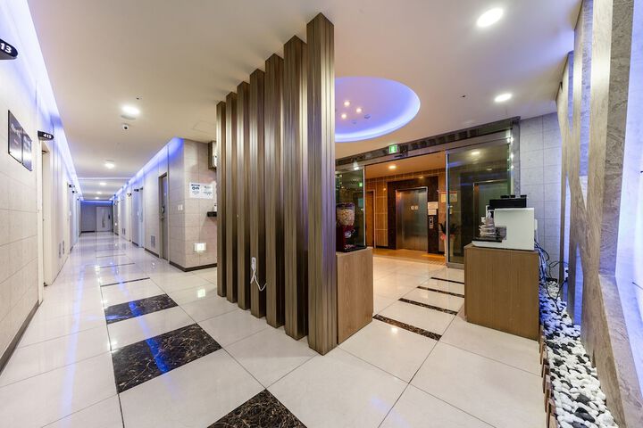 Hotel Interior 7 of 91
