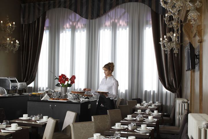 Breakfast area