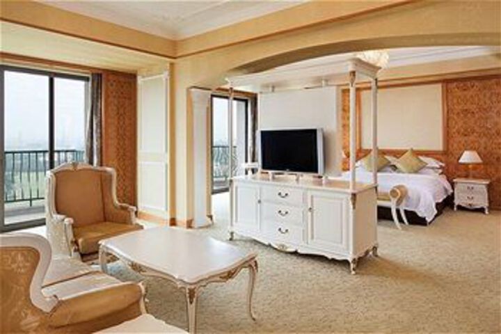 Room 8 of 30