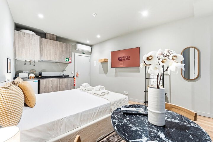 Room 4 of 32