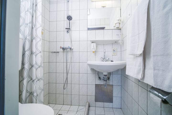 Room 15 of 26