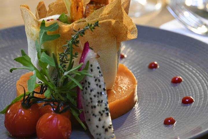 Dining 90 of 122