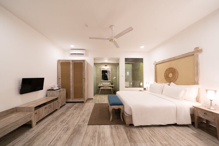 Room 33 of 109