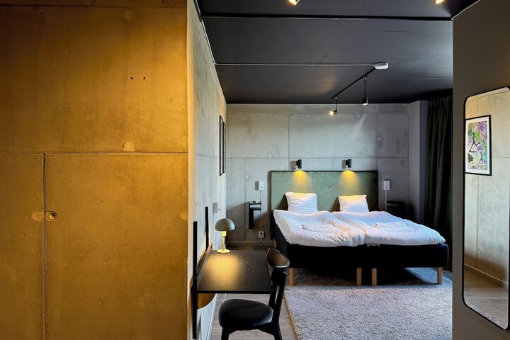 Room 6 of 22