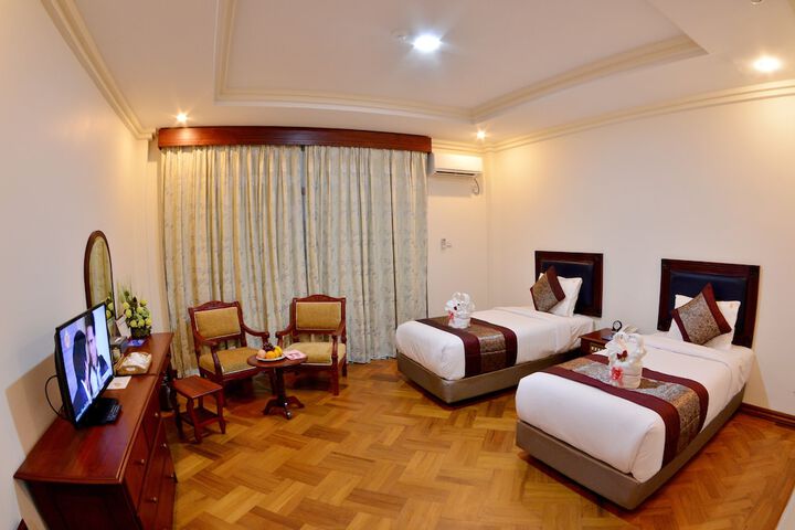Room 13 of 35