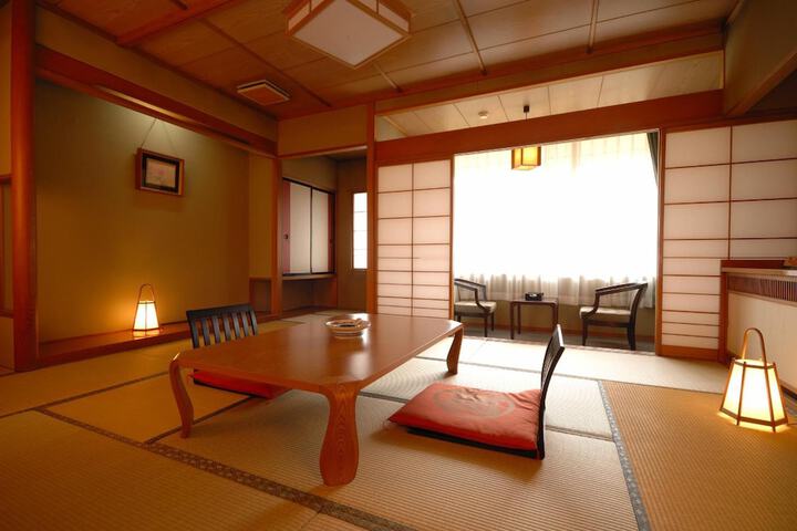 Room 12 of 33