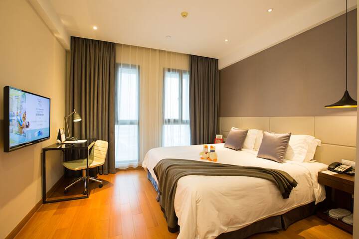 Room 28 of 108