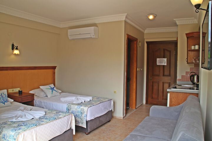 Room 18 of 104