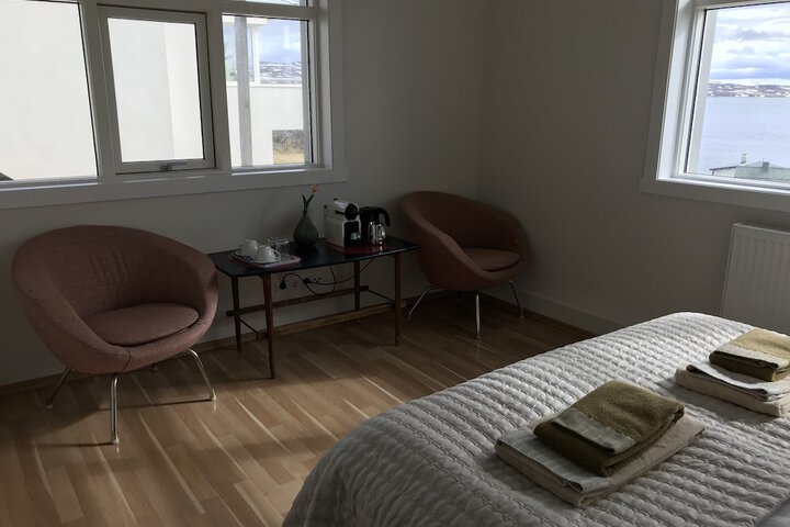 Room 9 of 33