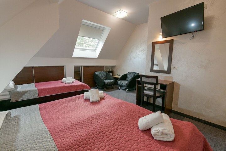 Room 6 of 43