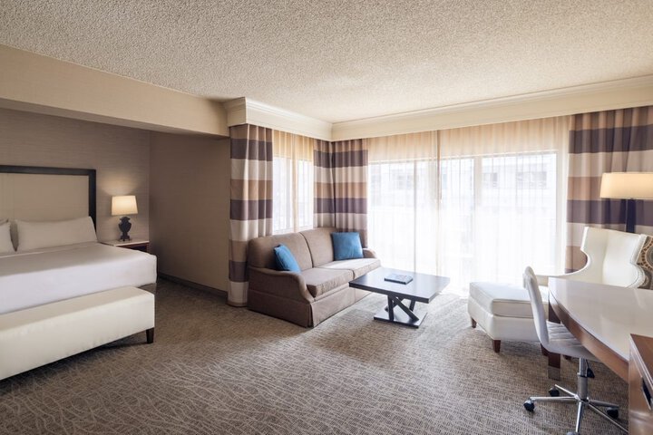 Room 16 of 157