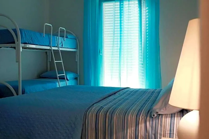 Room 4 of 6