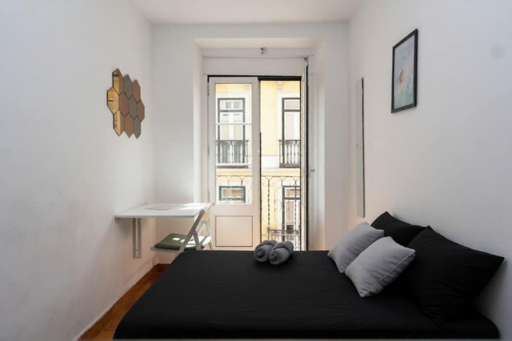 Room 6 of 17