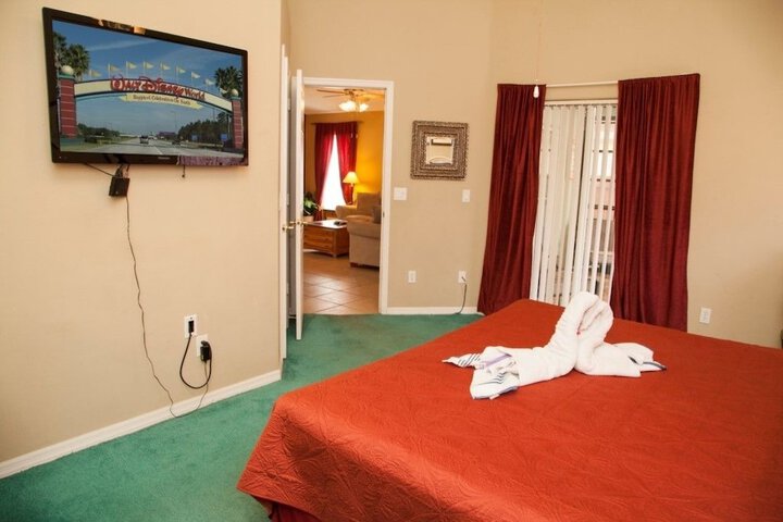 Room 6 of 28
