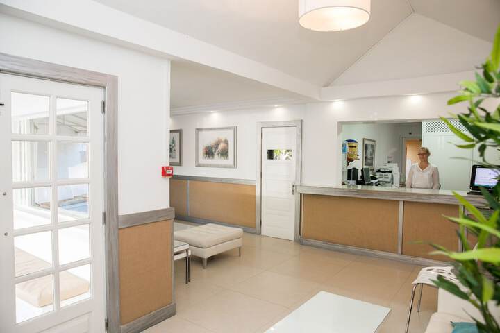 Check-in/check-out kiosk