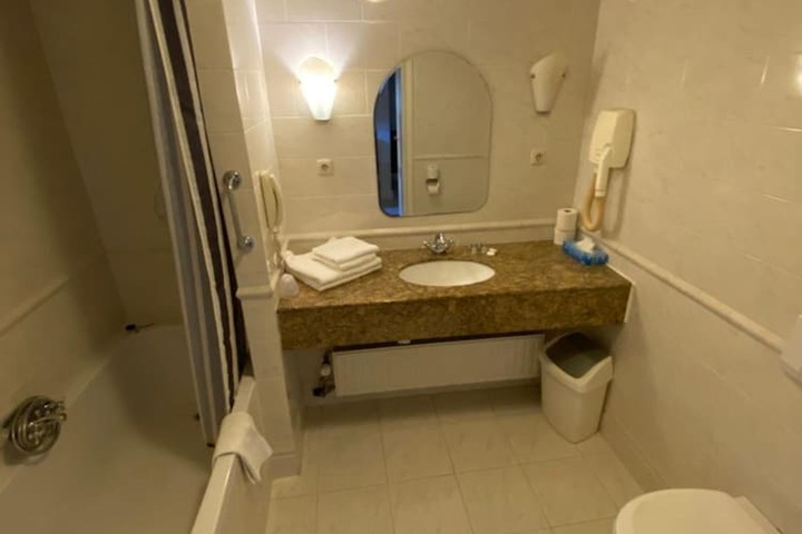 Room 20 of 37