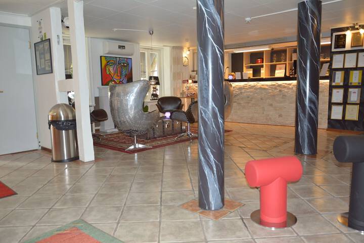 Entrance & Lobby
