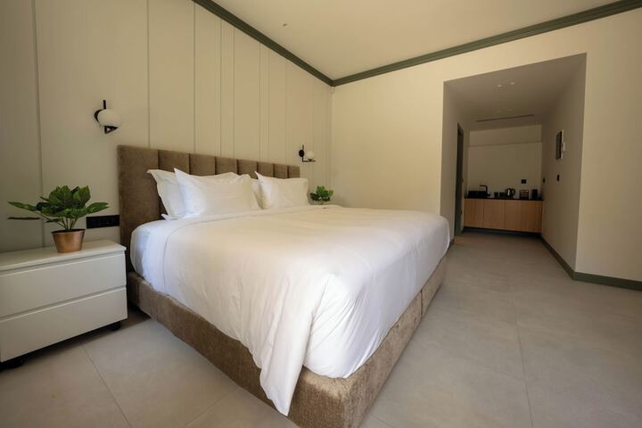 Room 12 of 120