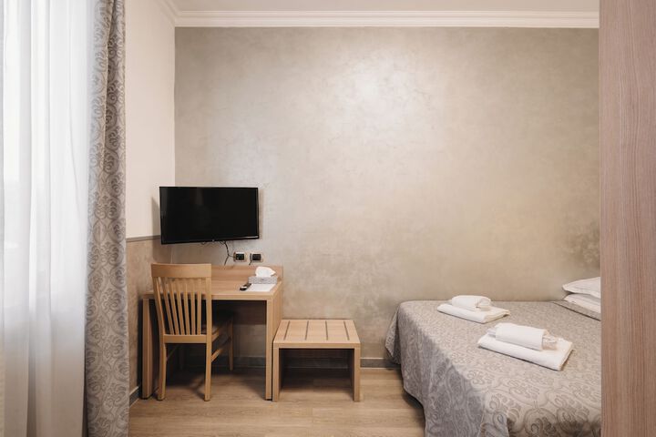 Room 13 of 180