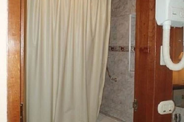 Room 21 of 40