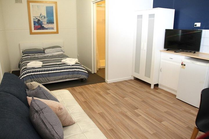 Room 7 of 27