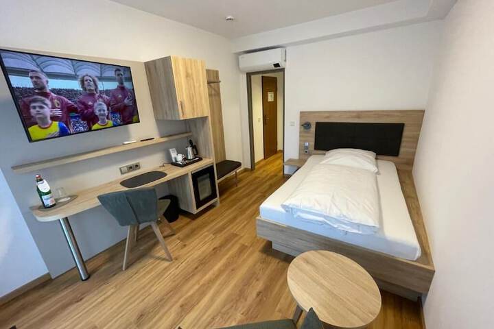 Room 5 of 32