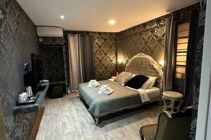 Room 19 of 120