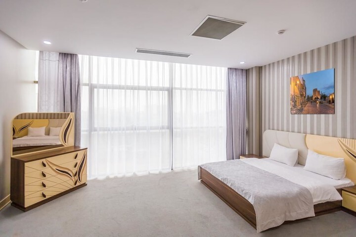 Room 34 of 62