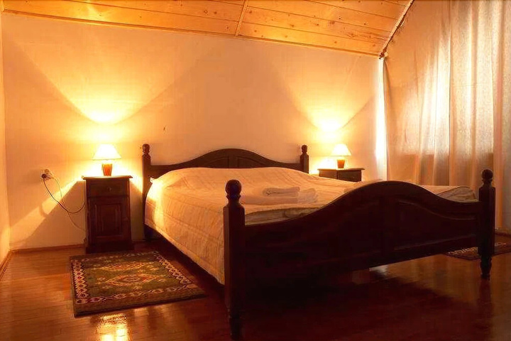 Room 4 of 7