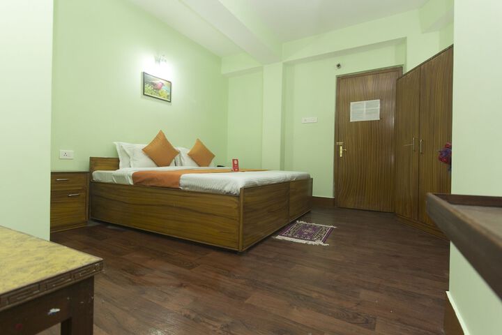 Room 5 of 9