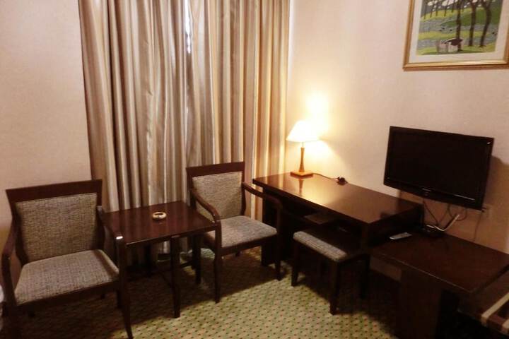 Room 8 of 38